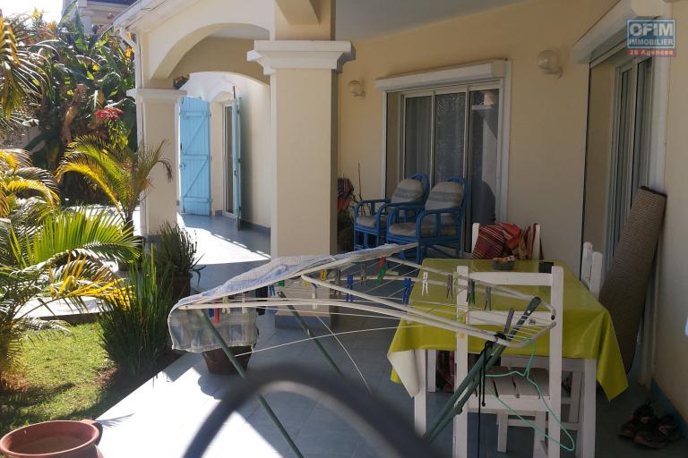 A louer une villa F6 semi meubl&eacute;e avec piscine &agrave; 5mn &agrave; pied du Lyc&eacute;e Fran&ccedil;ais Ambatobe