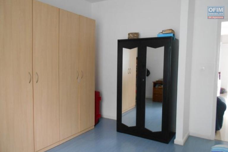 A louer une villa F6 semi meubl&eacute;e avec piscine &agrave; 5mn &agrave; pied du Lyc&eacute;e Fran&ccedil;ais Ambatobe