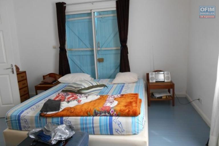 A louer une villa F6 semi meubl&eacute;e avec piscine &agrave; 5mn &agrave; pied du Lyc&eacute;e Fran&ccedil;ais Ambatobe