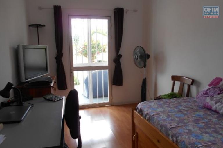 A louer une villa F6 semi meubl&eacute;e avec piscine &agrave; 5mn &agrave; pied du Lyc&eacute;e Fran&ccedil;ais Ambatobe