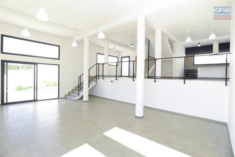 Vente d'un villa F4 neuve d'architecture moderne sur un terrain de 1 259 m2 &agrave; Ilafy Antsapandrano