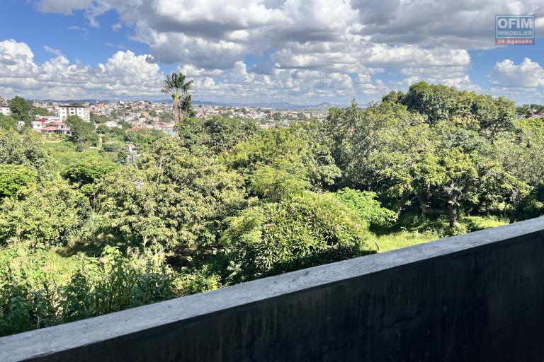 Vente d'un appartement T4 de 150m2 proche des commodit&eacute;s &agrave; Talatamaty