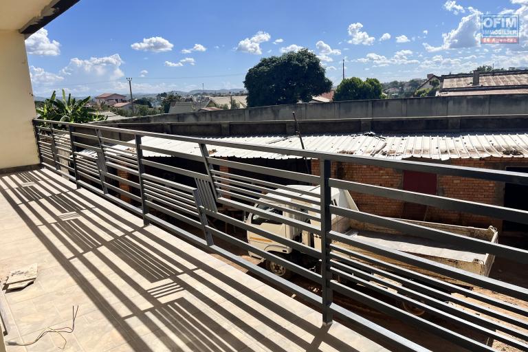 Vente d'un appartement T4 de 150m2 proche des commodit&eacute;s &agrave; Talatamaty