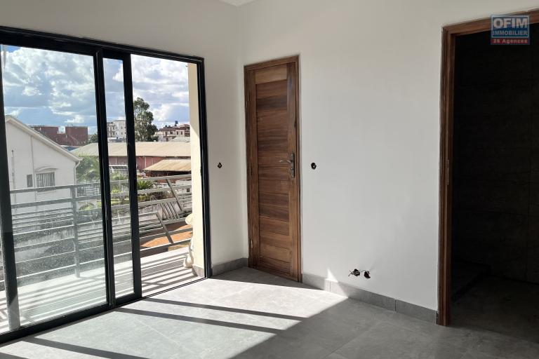 Vente des appartements T3 neufs proche des commodit&eacute;s &agrave; Talatamaty
