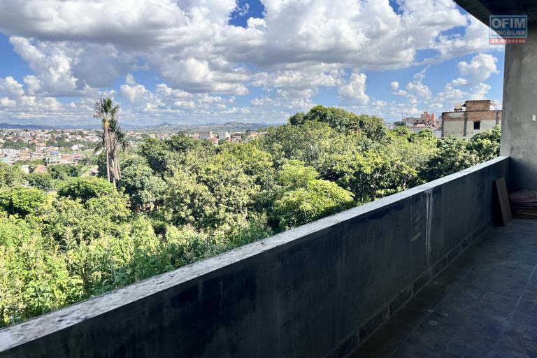 Vente des appartements T3 neufs proche des commodit&eacute;s &agrave; Talatamaty