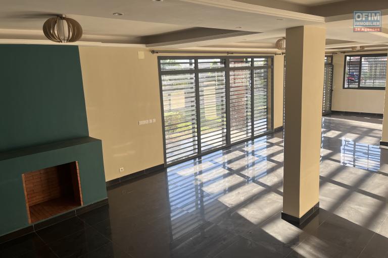 Une maison F6 avec jardin am&eacute;nag&eacute; &agrave; 4mn de la route principale sur By Pass