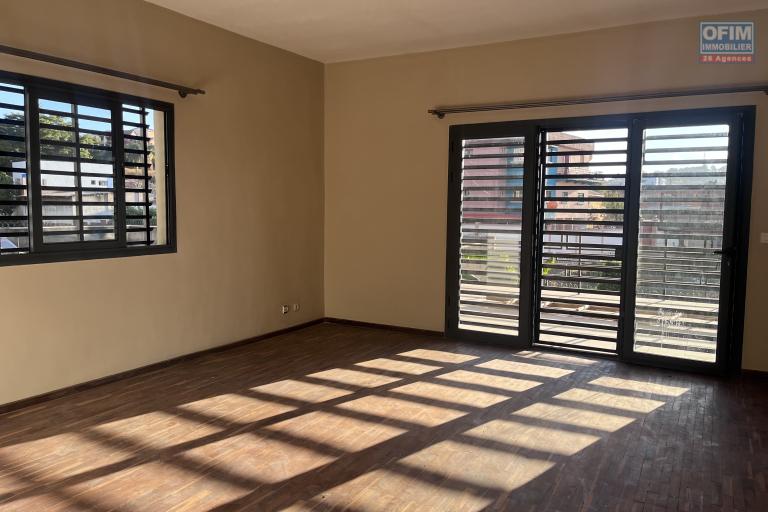 Une maison F6 avec jardin am&eacute;nag&eacute; &agrave; 4mn de la route principale sur By Pass