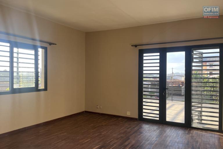 Une maison F6 avec jardin am&eacute;nag&eacute; &agrave; 4mn de la route principale sur By Pass