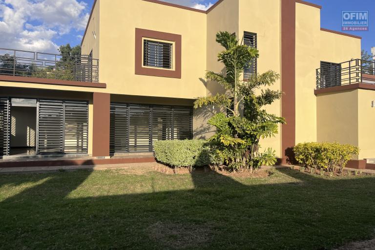 Une maison F6 avec jardin am&eacute;nag&eacute; &agrave; 4mn de la route principale sur By Pass