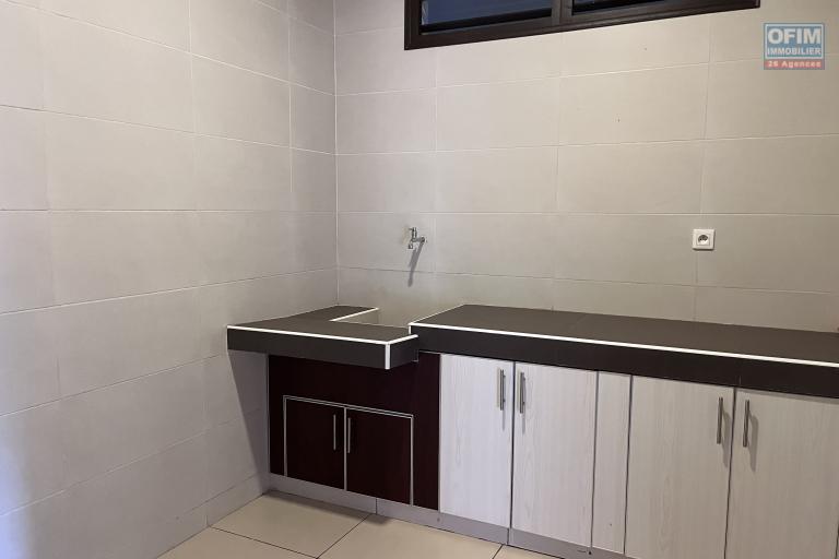 Un appartement T4 dans une r&eacute;sidence s&eacute;curis&eacute;e &agrave; Androhibe