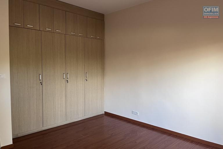 Un appartement T4 dans une r&eacute;sidence s&eacute;curis&eacute;e &agrave; Androhibe