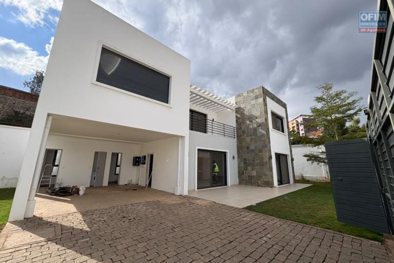 A r&eacute;server d&egrave;s maintenant une villa F4 dans une petite r&eacute;sidence s&eacute;curis&eacute;e &agrave; Mahatony Ivandry
