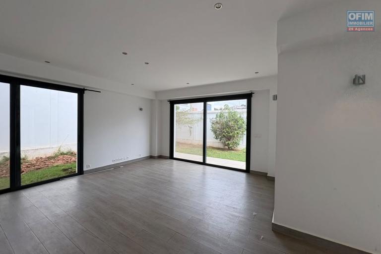 A r&eacute;server d&egrave;s maintenant une villa F4 dans une petite r&eacute;sidence s&eacute;curis&eacute;e &agrave; Mahatony Ivandry
