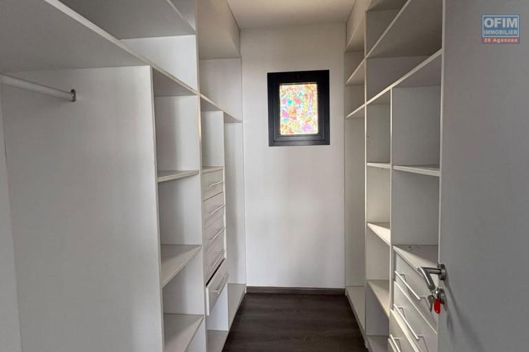 A r&eacute;server d&egrave;s maintenant une villa F4 dans une petite r&eacute;sidence s&eacute;curis&eacute;e &agrave; Mahatony Ivandry