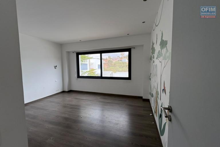A r&eacute;server d&egrave;s maintenant une villa F4 dans une petite r&eacute;sidence s&eacute;curis&eacute;e &agrave; Mahatony Ivandry