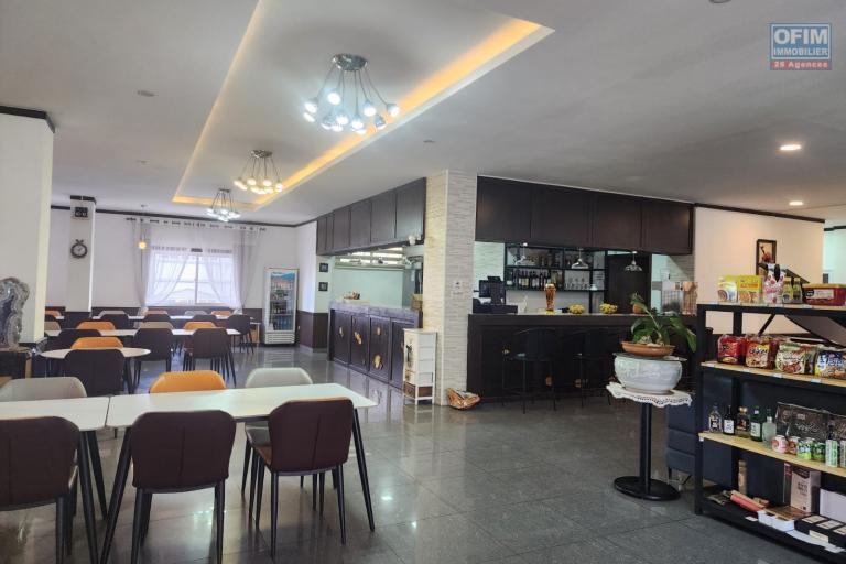 A vendre complexe immobilier restaurant, h&ocirc;tel, usine, bureaux &agrave; fort potentiel commercial &agrave; Talatamaty, bord de route principale et proximit&eacute; imm&eacute;diate de la nouvelle rocade de l'A&eacute;roport int&eacute;rnational Ivato