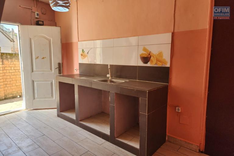 A louer un appartement en duplex de type T3 &agrave; Mandrosoa Ivato