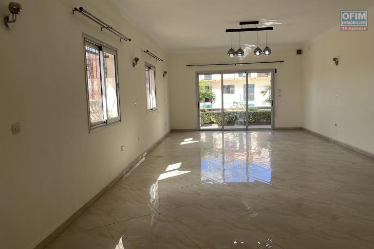 A louer deux grandes villas avec piscine &agrave; Antsobolo Ambatomaro