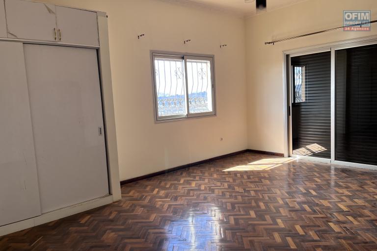 A louer deux grandes villas avec piscine &agrave; Antsobolo Ambatomaro