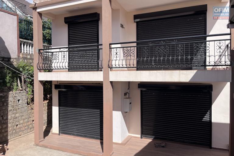 A louer deux grandes villas avec piscine &agrave; Antsobolo Ambatomaro