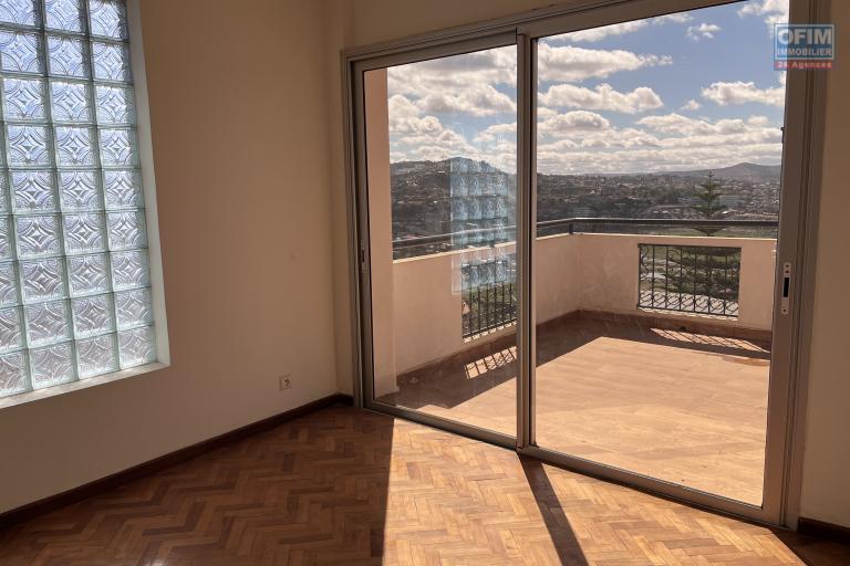 A louer deux grandes villas avec piscine &agrave; Antsobolo Ambatomaro