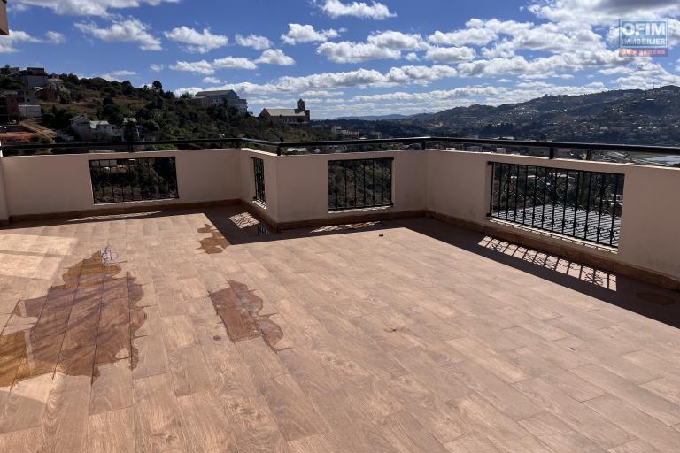 A louer deux grandes villas avec piscine &agrave; Antsobolo Ambatomaro