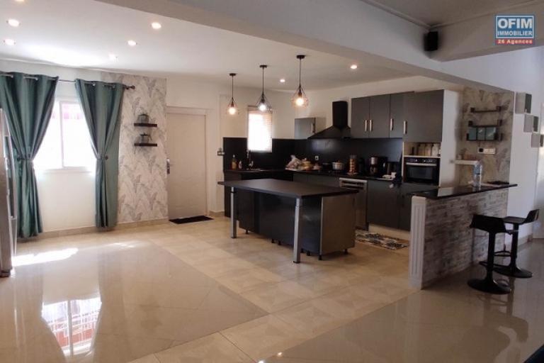 A louer une villa F4 meublée à Ambatolampy Tsimahafotsy