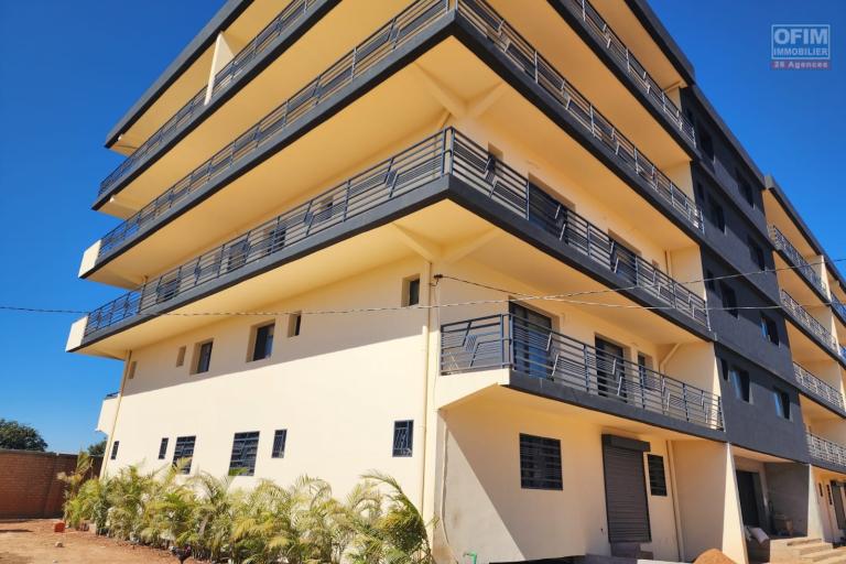 A vendre appartement neuf de standing type F3 d'une superficie de 89m2 dont 14m2 de varangue situ&eacute; &agrave; Talatamaty proximit&eacute; imm&eacute;diat des commodit&eacute;s