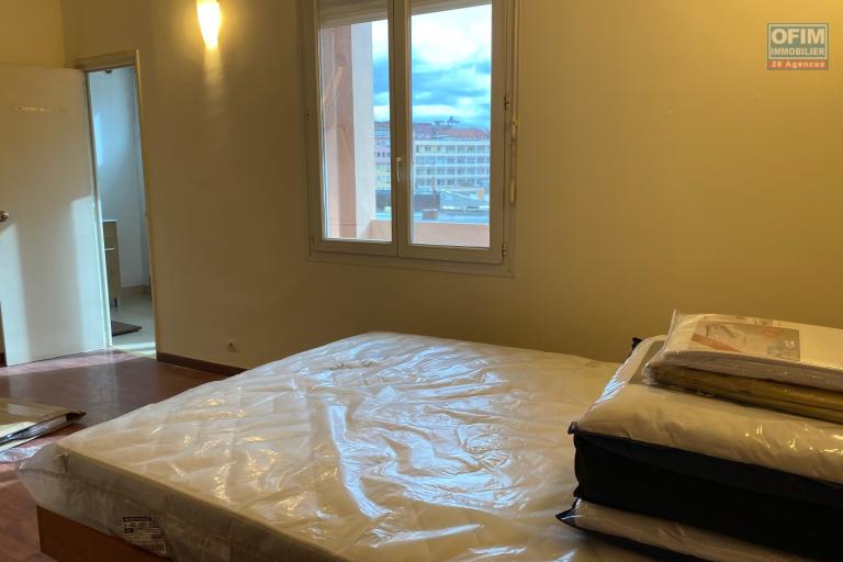 A louer un appartement T3 meubl&eacute; et s&eacute;curis&eacute; &agrave; Antsahavola