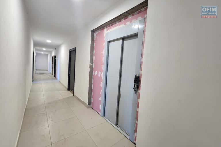 A vendre un appartement de standing d'exception au 3eme &eacute;tage d'un immeuble flambant neuf avec ascenseur situ&eacute; &agrave; Talatamaty