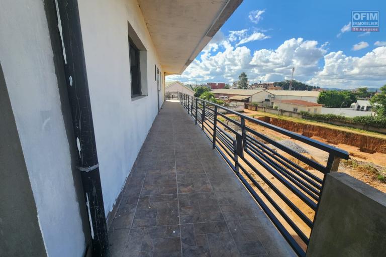 A vendre un appartement de standing d'exception au 3eme &eacute;tage d'un immeuble flambant neuf avec ascenseur situ&eacute; &agrave; Talatamaty
