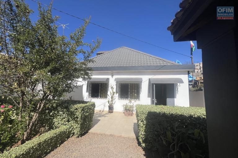 A vendre charmante maison avec grand jardin à Amborompotsy, Baisse de prix!