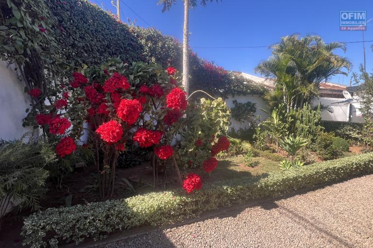 A vendre charmante maison avec grand jardin à Amborompotsy, Baisse de prix!