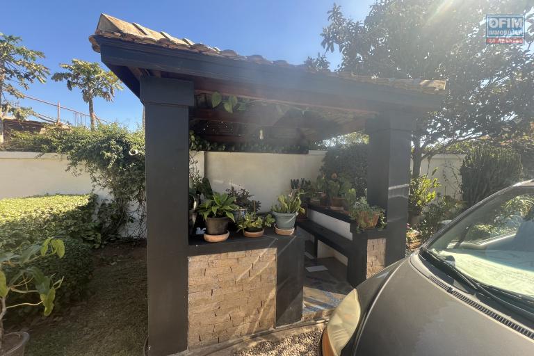 A vendre charmante maison avec grand jardin à Amborompotsy, Baisse de prix!