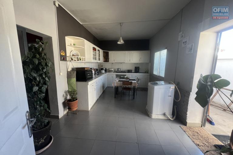A vendre charmante maison avec grand jardin à Amborompotsy, Baisse de prix!