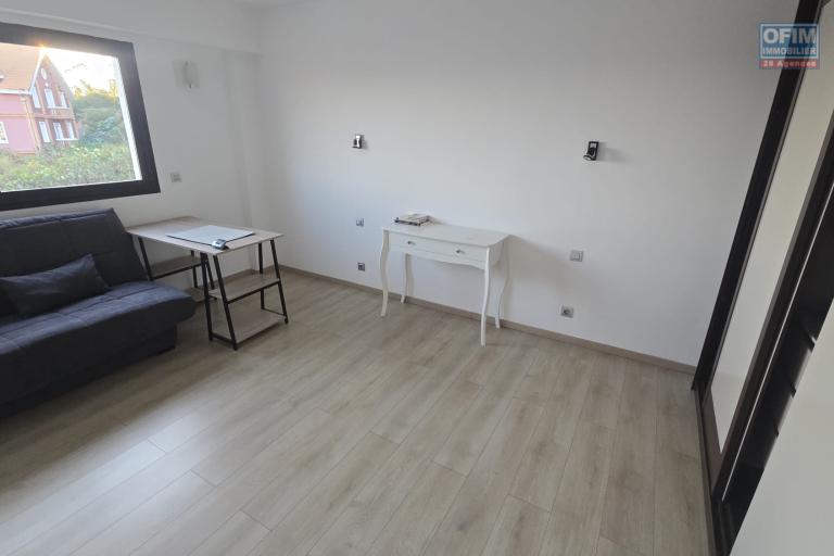 Un appartement T3 meubl&eacute; s&eacute;curis&eacute; sur la haute ville &agrave; Ambohipotsy