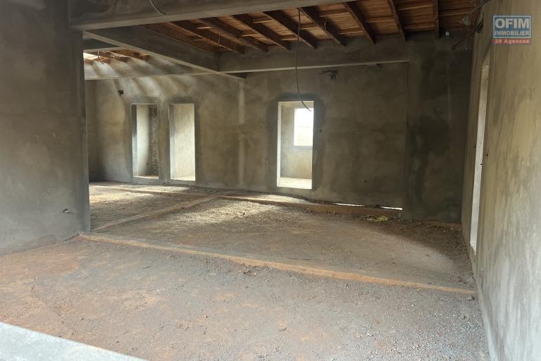 À VENDRE – Villa R+1 en cours de construction avec vue panoramique à Imerinkasinina