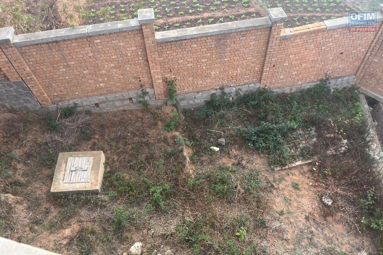À VENDRE – Villa R+1 en cours de construction avec vue panoramique à Imerinkasinina