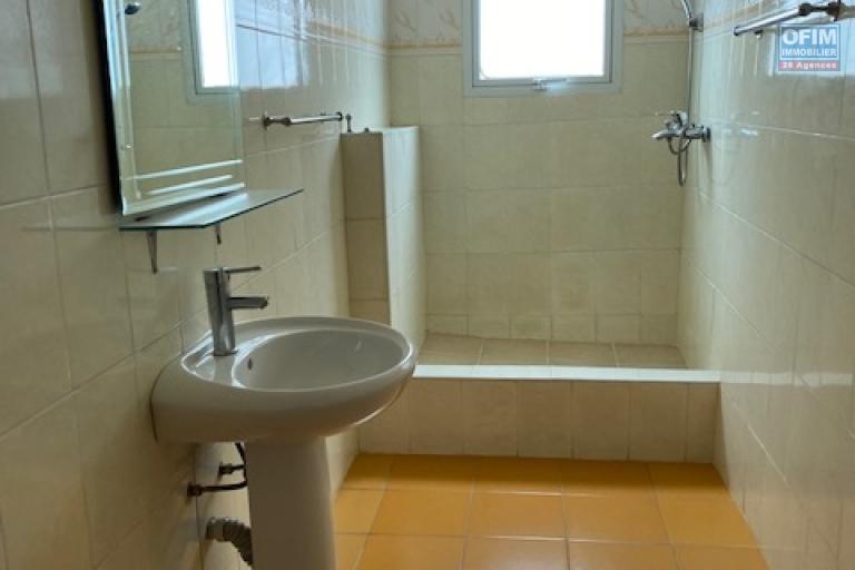 Un appartement T3 s&eacute;curis&eacute; &agrave; Mahatony Ivandry