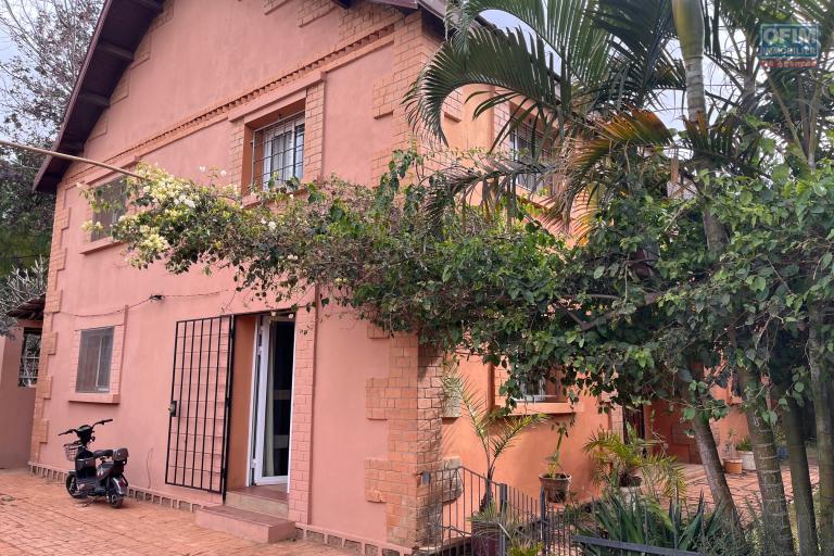 Une villa meubl&eacute;e F5 tout pr&egrave;s du Lyc&eacute;e Fran&ccedil;ais et leader Price &agrave; Ambatobe