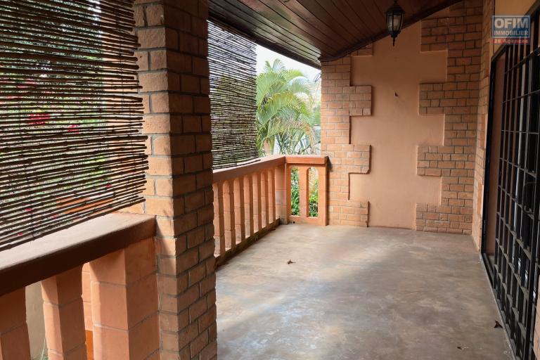 Une villa meubl&eacute;e F5 tout pr&egrave;s du Lyc&eacute;e Fran&ccedil;ais et leader Price &agrave; Ambatobe