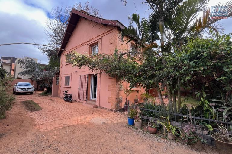 Une villa meubl&eacute;e F5 tout pr&egrave;s du Lyc&eacute;e Fran&ccedil;ais et leader Price &agrave; Ambatobe