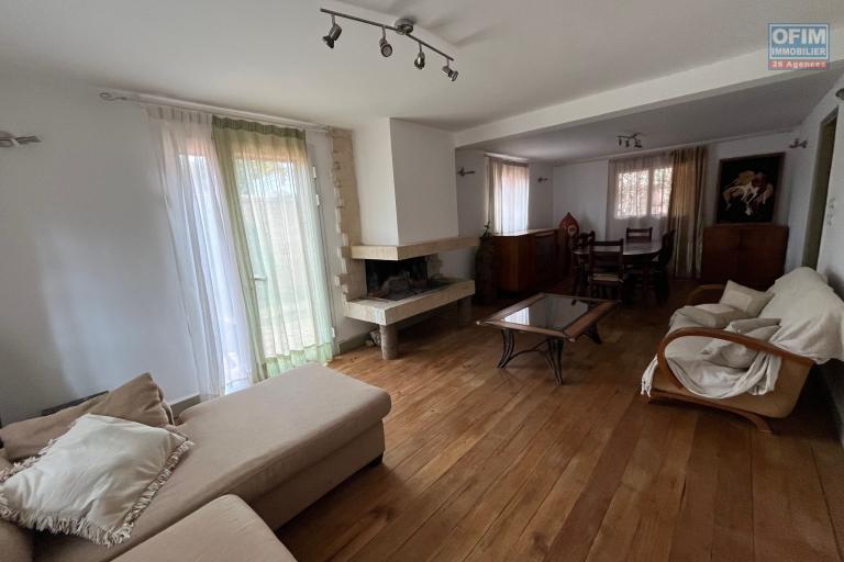 Une villa meubl&eacute;e F5 tout pr&egrave;s du Lyc&eacute;e Fran&ccedil;ais et leader Price &agrave; Ambatobe