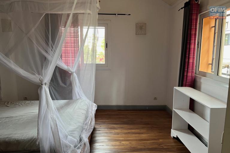 Une villa meubl&eacute;e F5 tout pr&egrave;s du Lyc&eacute;e Fran&ccedil;ais et leader Price &agrave; Ambatobe