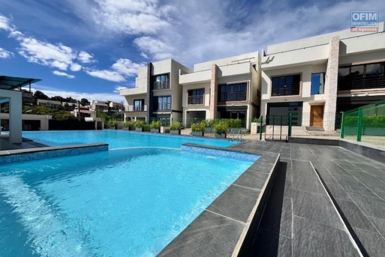 Trois villas neuves en copropri&eacute;t&eacute; avec une piscine &agrave; Ambatobe