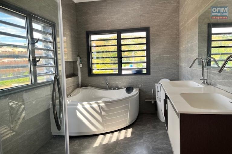 Trois villas neuves en copropri&eacute;t&eacute; avec une piscine &agrave; Ambatobe
