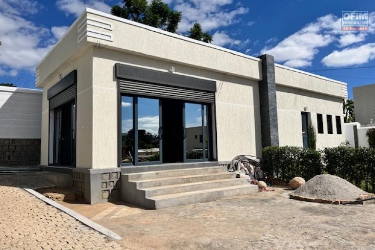 Trois villas neuves en copropri&eacute;t&eacute; avec une piscine &agrave; Ambatobe