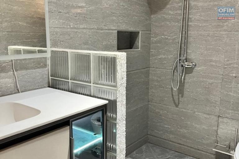 Trois villas neuves en copropri&eacute;t&eacute; avec une piscine &agrave; Ambatobe