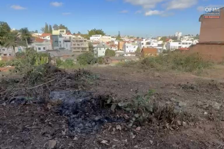 Vente d'un terrain de 845 m2 pr&ecirc;t &agrave; b&acirc;tir &agrave; Androhibe