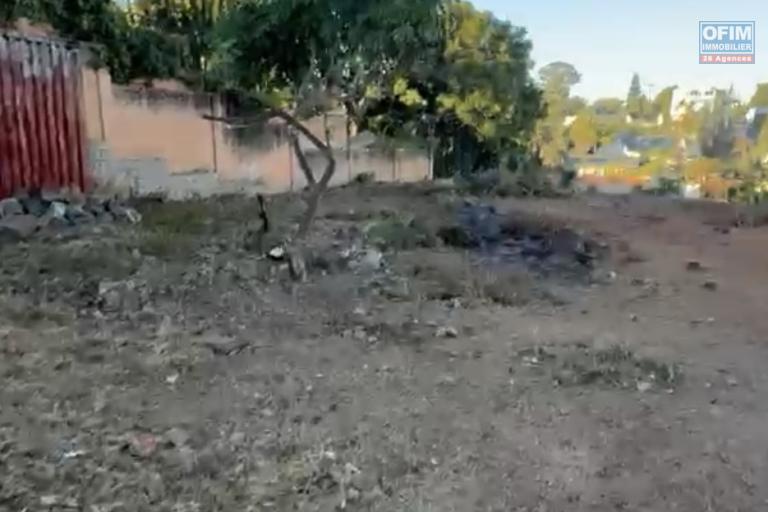 Vente d'un terrain de 845 m2 pr&ecirc;t &agrave; b&acirc;tir &agrave; Androhibe